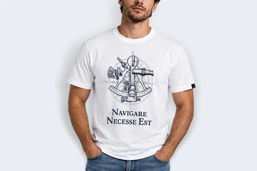 tshirt-meski-bialy-navigare-zeglarski.jpeg
