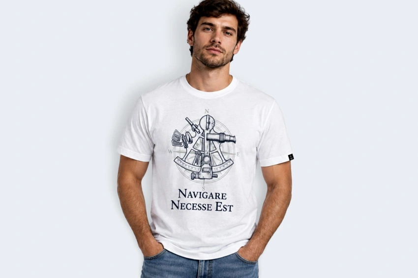 tshirt-meski-bialy-navigare_necesse-est.jpeg