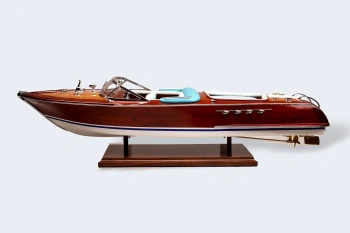 Duży Model jachtu motorowego RIVA - PREMIUM 67 cm