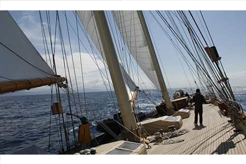 yacht-atlantic-replika-na-pokladzie.jpg
